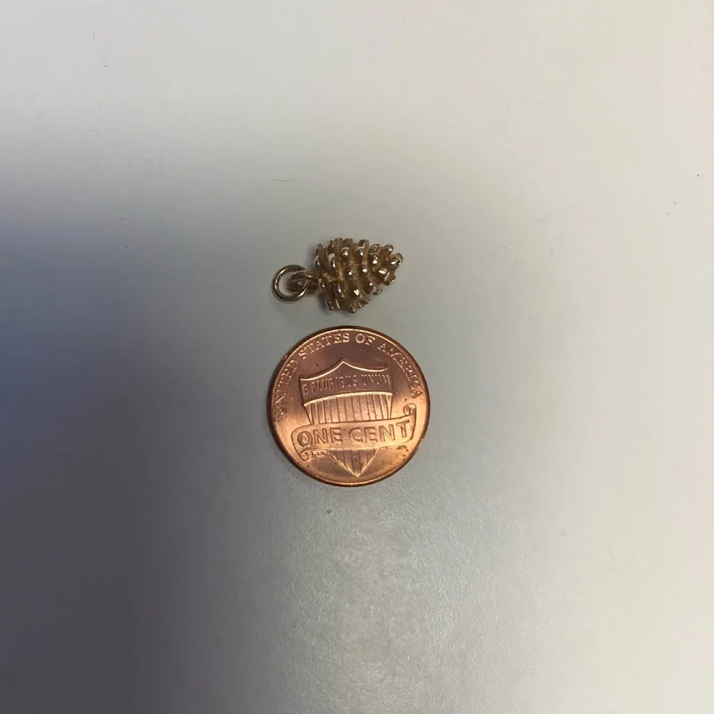 VINTAGE SOLID GOLD PINECONE CHARM - Picture 2 of 2